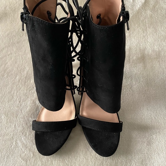 Fashion Nova Tie Leg Heel Shoes - Size 9 - Picture 3 of 6